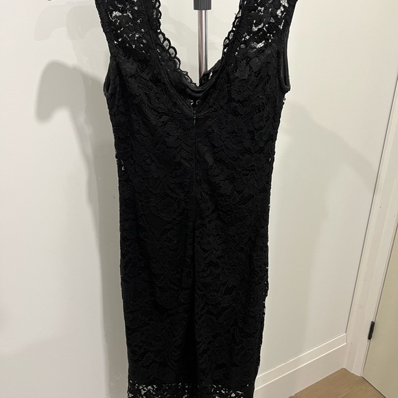Le Chateau LBD Knee Length - Picture 3 of 3